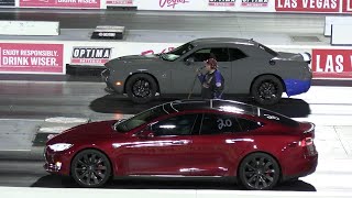 Tesla vs Hellcat and Scat Pack Dodge Challenger - drag racing