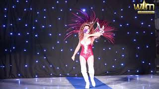 Defile Luna Darsum op persvoorstelling Miss Travestie West Vlaanderen