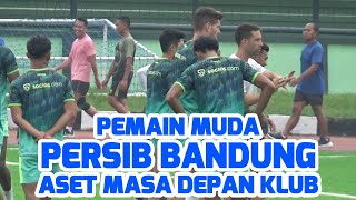Skill Pemain Muda Di Latihan Persib Bandung Di Stadion Siliwangi Bandung