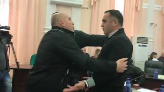 ბათუმში საკრებულოს სხდომაზე დაპირისპირება მოხდა