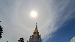 ปาฎิหาริย์!!สรงน้ำพระธาตุ เกิดพระอาทิตย์ทรงกลดเหนือพระธาตุอายุกว่า 500 ปี#พะเยา # พระอาทิตย์ทรงกลด