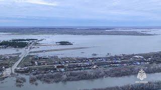 Десятки тысяч людей пострадали от наводнения в России и Казахстане