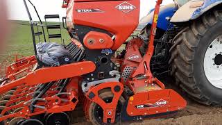 Kuhn Sitera 3030 z bronią HR 3020