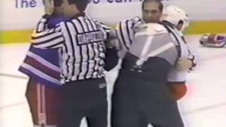 Hockeyfighters.cz  Tie Domi vs Dave Brown.wmv