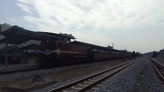 [767] D18E-601 kéo tàu hàng 4 số H2312 qua ga Nam Định (10:03) (21/12/2022)