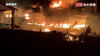 濃煙嚇人！彰化福興塑膠工廠清晨大火  東北季風助長延燒10戶住宅（民眾/黃耀輝提供）