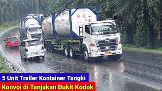 5 Unit trailer kontainer tangki konvoi di tanjakan bukit kodok