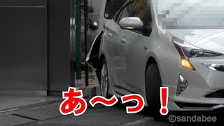 逆走プリウス運転ミスってバーン！Prius which was broken by poor driving skills.