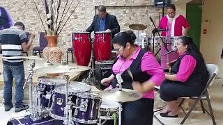 Girl drum songo (salsa) new 2015 coros de fuego la baterista jackeline