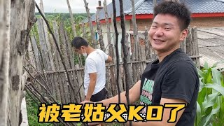 勤快的老爸闲不住，女婿跟侄子也进菜园帮忙，当场被KO可真打脸！