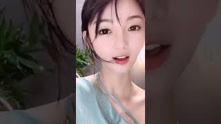 水嫩的肌肤，真可爱，好好看哦，美哦#美女街拍#