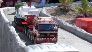 Mercedes Benz Schwertransport eines Liebherr R964C SME