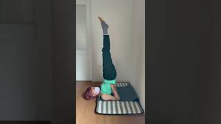 Salamba Servangasana 肩立ちのポーズ