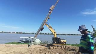 pile driving | ការងារបុកគ្រឹះមុខកាត់ 30 x 30 ជូនអតិថិជន #shorts ​ #piledriving #excavator