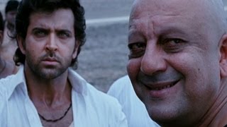 Hrithik goes back to his old house - Agneepath