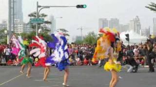 2009-12-27 夢時代大遊行-森巴女郎