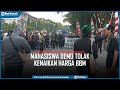 HMI Solo Raya Demo Tolak Kenaikan Harga BBM di Depan Balai Kota