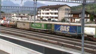 BLS Re 425 Doppeltraktion mit Containerzug