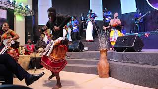 Azalidwa dance, Redeemed youth choir sing and dance