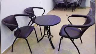 Chaises et table pour café. 0661 11 92 68