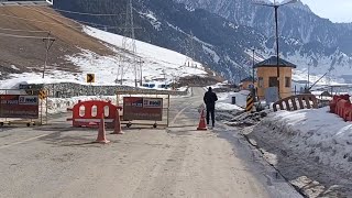 Zojila Pass Update Road conditions | Snowfall🌧️At Zojila road side | Slippery Road