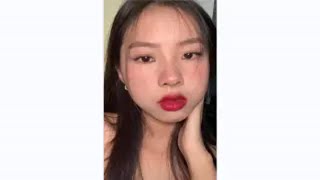 Jennie红唇雀斑妆！明艳动人就得涂红唇