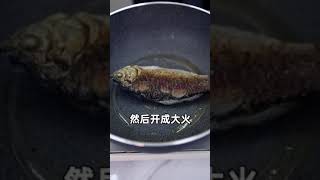 鱼汤怎样熬成奶白色？只需要2个简单小技巧，鱼汤秒变奶白浓香！