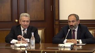 Ինչ անակնկալ էին մատուցել վարչապետին նախկին և ներկա ֆինանսների նախարարները