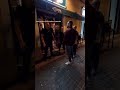 policías fuera de servicio pasan gratis.