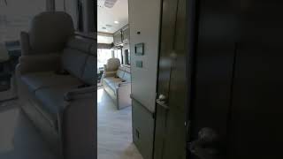 FLASH TOUR - Motorhome de Lujo | Invicta 32RW Casas Rodantes de lujo Para 4 Personas #shorts