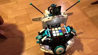 MindCuber Lego MindStorm Robot Inventor : Solving a Rubik's Cube in around 32 moves !