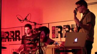 Chet Faker - 'Love & Feeling' (Live at the Triple R Performance Space)
