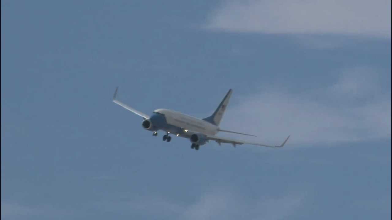 US Air Force C-40 Landing And Takeoff At Nellis AFB - YouTube