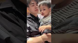 潘爸乐爷：爸爸下班回家有宝宝贴心温暖抱抱！什么疲劳都消失了～ baby leye \u0026 pan #dadlife #baby #babyboy #family #familygoals