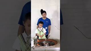 Cotton candy melts quickly in summer.