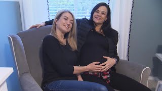 Woman’s Twin Sister Acts as Surrogate