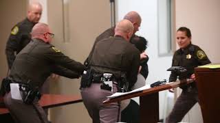 Man struggles against deputies as he is sentenced for murdering a 4-year-old (Graphic Content)