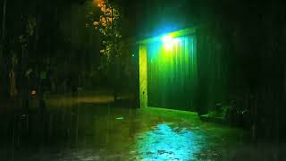 Listening to the sound of heavy rain in the front yard of a quiet alley, sleep soundly in an instant