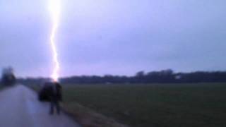 Mężczyzna trafiony przez piorun - Man hit by lightning