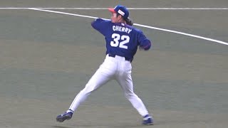 途中出場でショートの守備に就いたCHERRY石垣 (2022/04/02)