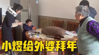 小煜回外婆家拜年，晚上看舅舅放烟花，一天非常开心！【小煜煜和妈妈】