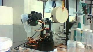 Lynxmotion AL5A robotic arm collecting vials to a probe 6 times