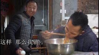 【农村四哥】明二到农村四哥家找吃的，爱面子错失猪肉鹅蛋，只得煮2把面充饥