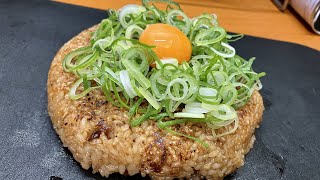 【2分飯テロ】焦がしネギ肉おにぎらず（すき焼き味）をハイボールでキメるだけの動画