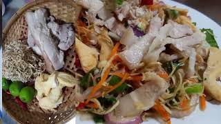 Pork salad with banana flowers recipes ( របៀប​ធ្វើញុំត្រយូងចេកជាមួយសាច់ជ្រូក3 ជាន់)