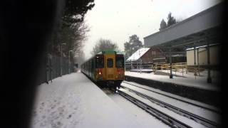 455 808 struggles to depart Kenley in the snow