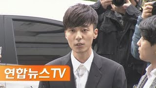 [현장연결] '음란물 유포' 로이킴 피의자 신분 출석 / 연합뉴스TV (YonhapnewsTV)