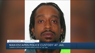 Man escapes police custody in Brunswick