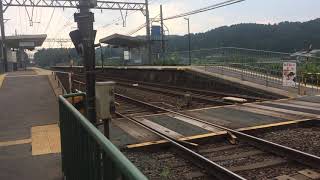 伊賀上津駅の構内踏切