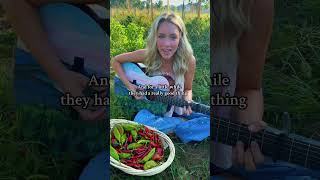 “Ohhhh.. I get it now” 🤦🏼♀️ #countrymusic #singer #songwriter #garden #jackdaniel